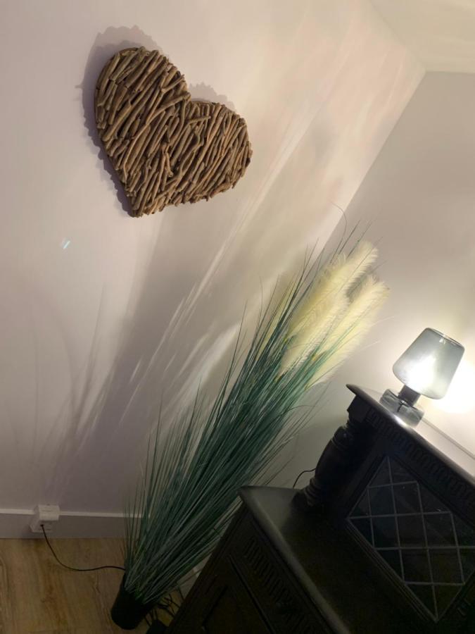 Shore Lodge. 4 Bed Bungalow Only Mtrs From The Beach. Sleeps 8 Sutton-on-Sea Exterior photo