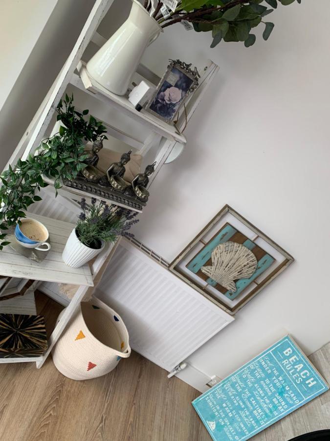 Shore Lodge. 4 Bed Bungalow Only Mtrs From The Beach. Sleeps 8 Sutton-on-Sea Exterior photo