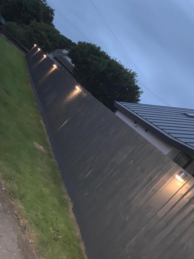 Shore Lodge. 4 Bed Bungalow Only Mtrs From The Beach. Sleeps 8 Sutton-on-Sea Exterior photo