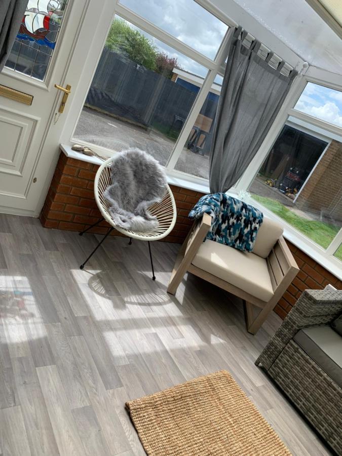 Shore Lodge. 4 Bed Bungalow Only Mtrs From The Beach. Sleeps 8 Sutton-on-Sea Exterior photo